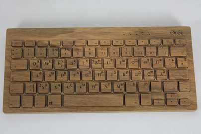 Лазерная гравировка русских букв на **деревянной клавиатуре Apple iMac** Гравировка по дереву - примеры наших работ