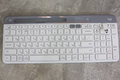 K580 белая Гравировка клавиатур - примеры наших работ
