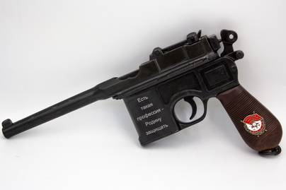 Подарочная надпись на пистолете На пистолетах - примеры наших работ