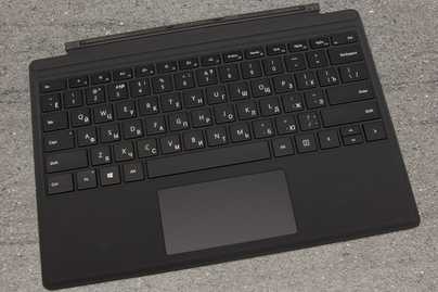 Русские буквы на Type Cover 7 черного цвета Лазерная гравировка клавиатур Microsoft - примеры наших работ