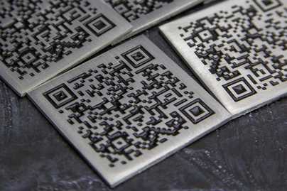 Алюминий 2мм премиум с фрезеровкой фото №2 Таблички с QR-кодом - примеры наших работ