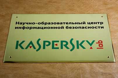 Латунь 3мм заливка эмалью с компьютерным подбором цвета в соотвествии с бренд-буком Таблички из металла - примеры наших работ