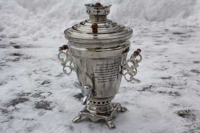 Поздравительная надпись на корпусе Гравировка на самоварах - примеры наших работ