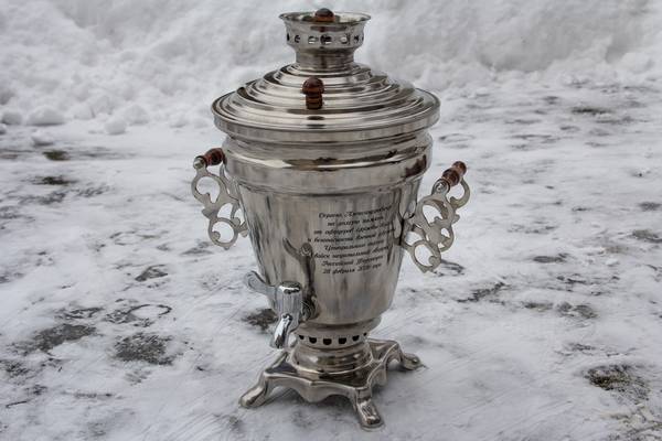 Поздравительная надпись на корпусе  - примеры наших работ