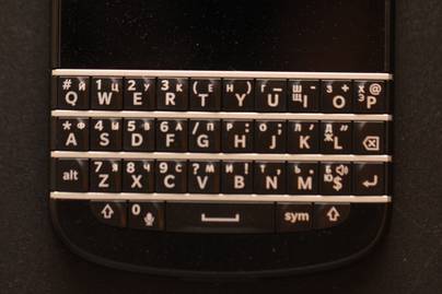 Blackberry q10 Гравировка клавиатур телефонов - примеры наших работ