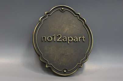 Латунь фрезерованная с фигурной фаской и патиной Латунные таблички - примеры наших работ