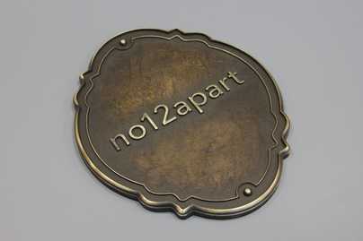 Латунь фрезерованная с фигурной фаской и патиной фото №1 Латунные таблички - примеры наших работ