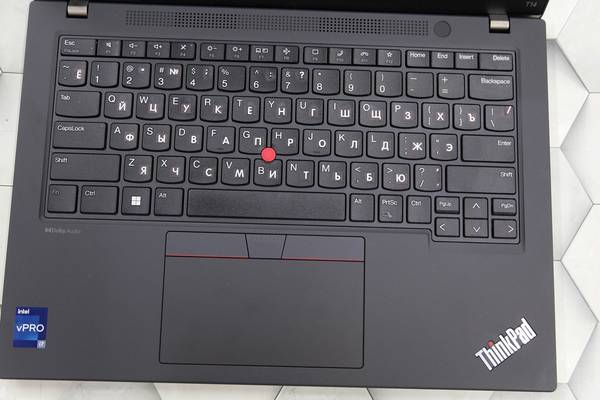 Перекрытие заводской русификации краской на ноутбуке Lenovo  - примеры наших работ