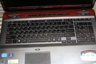 Ноутбук Toshiba Qosmio с белой подсветкой клавиатуры Гравировка клавиатур - примеры наших работ