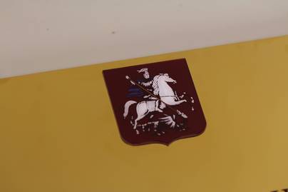 Объемная золотистая сталь с гербом Москвы фото №1 Изготовление фасадных табличек - примеры наших работ