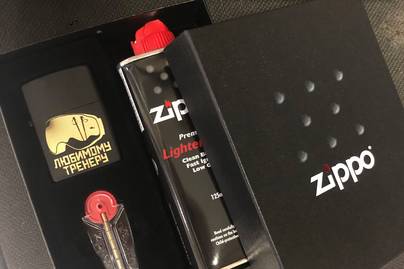 Черная Zippo 218 в подарочной упаковке и золотистой гравировкой Гравировка на зажигалках - примеры наших работ