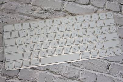 Нанесение русских букв на Apple Magic Keyboard с Touch ID Гравировка клавиатур Apple - примеры наших работ