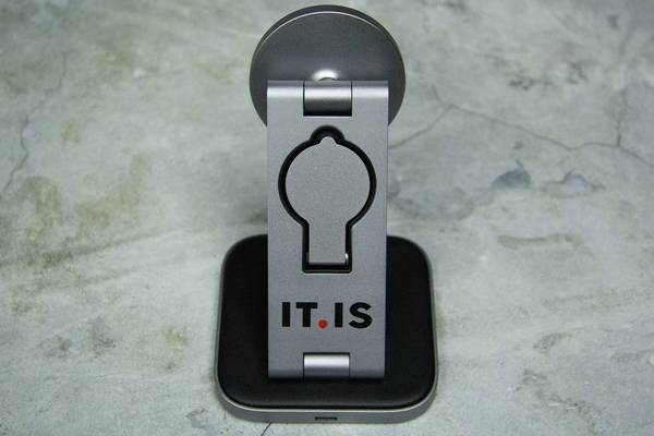 Логотип на зарядке для телефона  - примеры наших работ