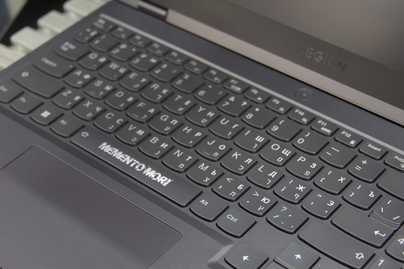 Израильский Lenovo Legion с гравировкой на пробеле Гравировка клавиатур - примеры наших работ