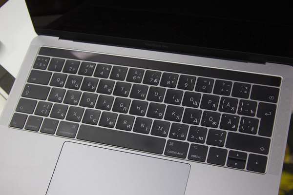 Добавление русской и английской раскладки на финскую клавиатуру Apple Macbook Pro Гравировка клавиатур Apple - примеры наших работ