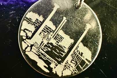  На кулонах - примеры наших работ