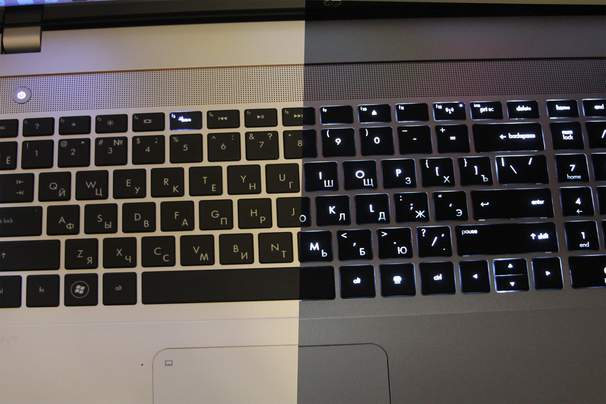 Гравировка Toshiba с подсветкой (вид в свете и в темноте) Гравировка клавиатур - примеры наших работ