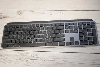 Раскладка Apple на клавиатуре Logitech MX Keys Гравировка клавиатур Apple - примеры наших работ