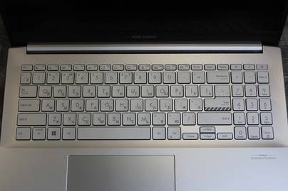 Vivobook с белой клавиатурой Гравировка клавиатур - примеры наших работ