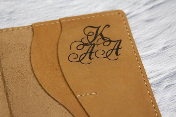 Инициалы владельца на обложке для документов  - примеры наших работ