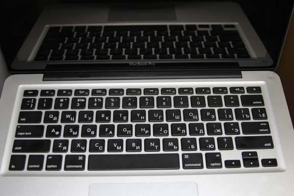 Macbook Pro (корпус 2008-2012, 13-15 дюймов) Гравировка клавиатур Apple - примеры наших работ