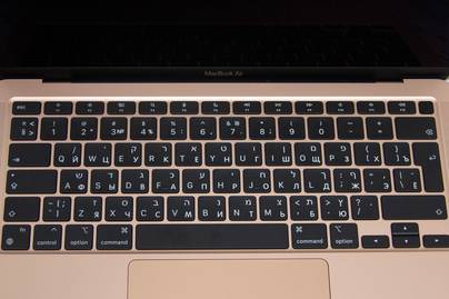 Израильский Macbook Air Гравировка клавиатур Apple - примеры наших работ