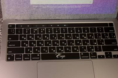 Русификация и персонализация пробела  Macbook Air на М1 Гравировка клавиатур Apple - примеры наших работ