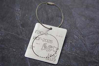 Алюминий со сквозной резкой и гравировкой Шильдики из алюминия - примеры наших работ