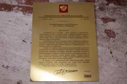 Глянцевая латунь с гравировкой, эмалью и объемным гербом Латунные таблички - примеры наших работ