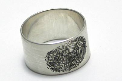 Нанесение отпечатка пальца на кольцо Гравировка на кольцах - примеры наших работ