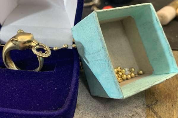 Шаг №2 - отлитое кольцо с закрепленными бриллиантами Изготовление ювелирных изделий - примеры наших работ