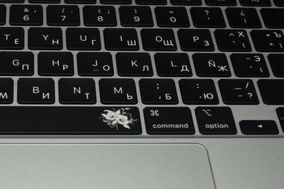  фото №1 Гравировка клавиатур Apple - примеры наших работ