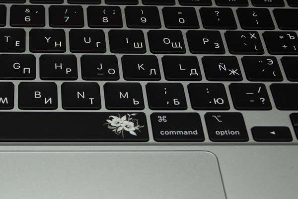  фото №1 Гравировка клавиатур Apple - примеры наших работ